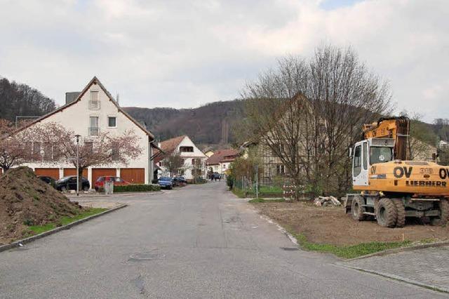 In Kirchstrae rollen Bagger an