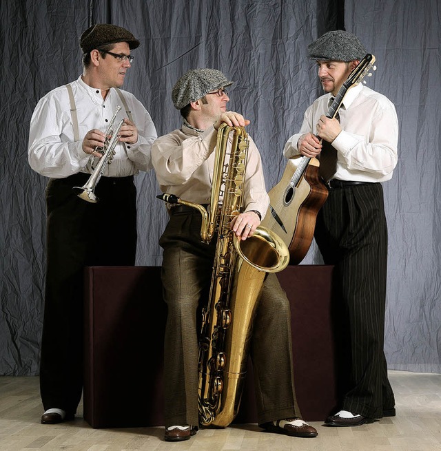 Im Stil der 20er: Helmut Dold, Uwe Lad...sind das Trio &#8222;Bixology&#8220;    | Foto: roland Hbler