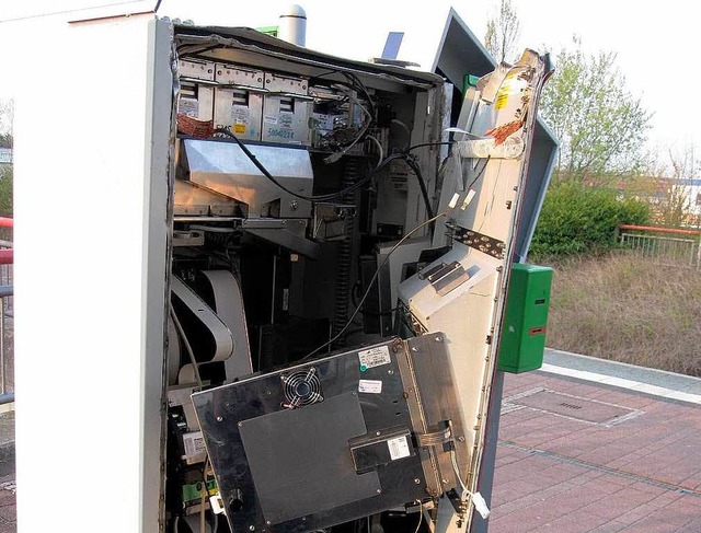 Der aufgebrochene Fahrkartenautomat.  | Foto: bz