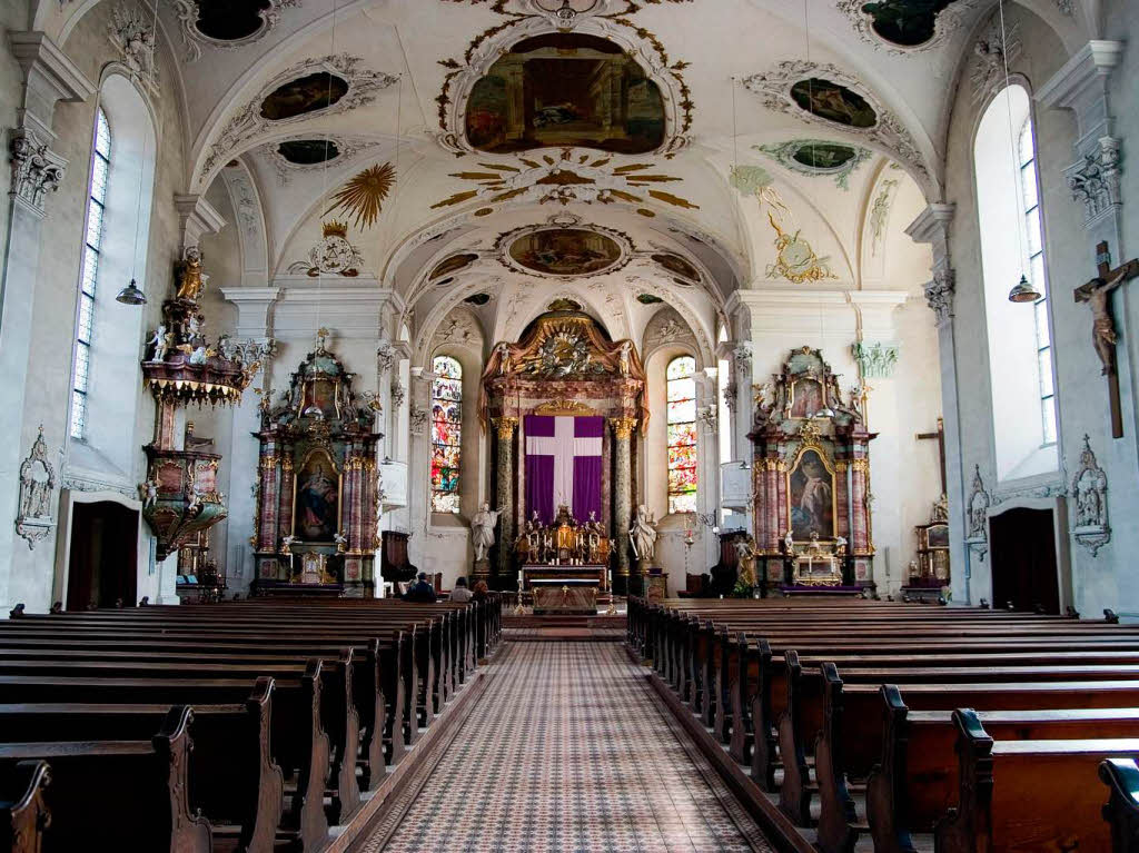 Mrz 2007: Nach mehr als 70 Jahren soll die 1775 eingeweihte Endinger Peterskirche wieder einmal innen von Grund auf renoviert werden.