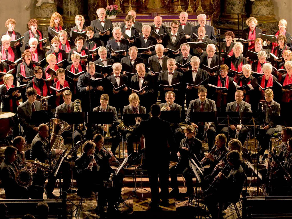 Dezember 2007: Stadtmusik und Chorvereinigung Amicitia in der Peterskirche – eines von vielen Benefizkonzerten zahlreicher Knstler. .
