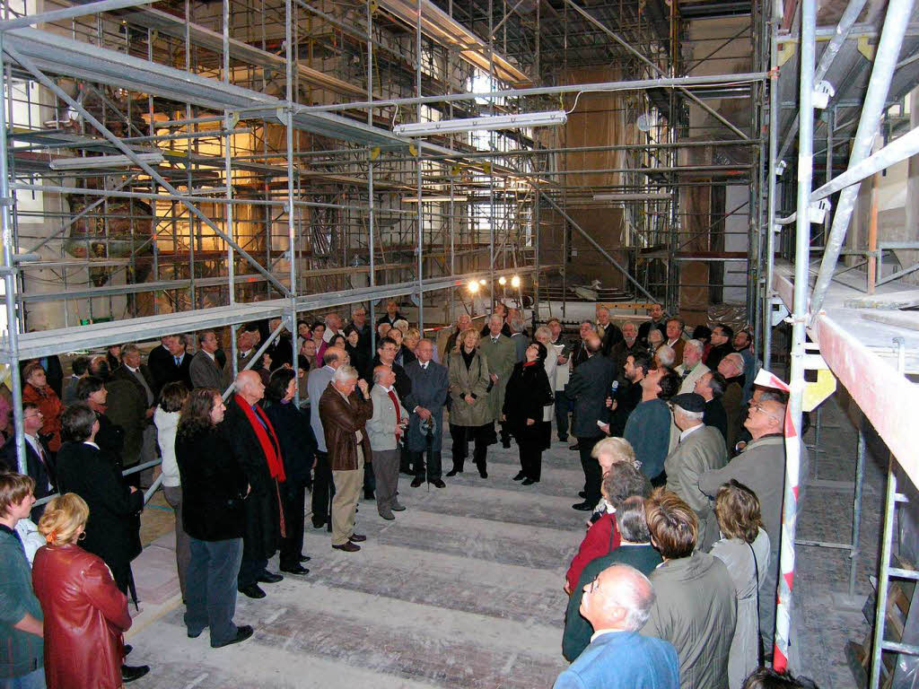 Oktober 2009: Ortstermin bei Gemeindeversammlung in der Kirche.