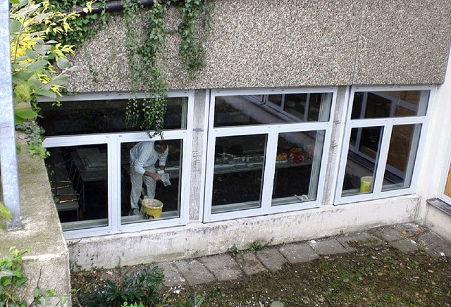 Die Fenster im Untergeschoss der Kaufmnnischen Schule Lrrach wurden saniert.   | Foto: BZ