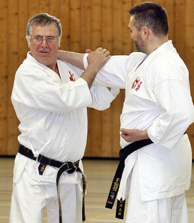 Karate Training mit Dr. Ilija Jorga (links)  in Steinen.   | Foto: Heiner Fabry