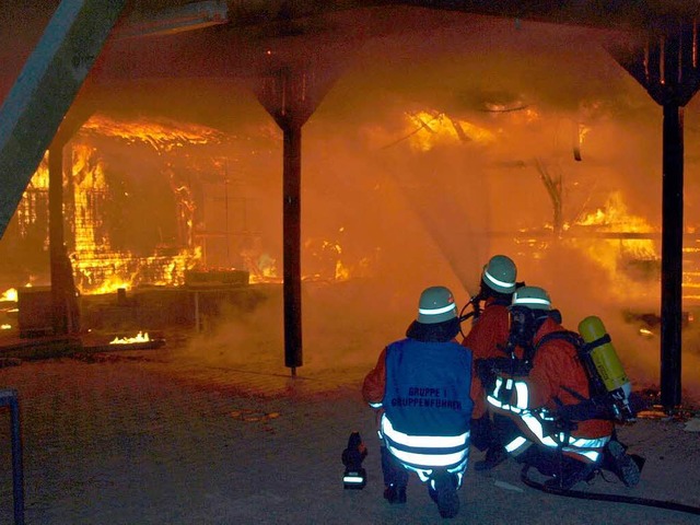 Mit 30 Helfern war die Bahlinger Feuer...gen Anglerheim am 9. April im Einsatz.  | Foto: Feuerwehr Bahlingen