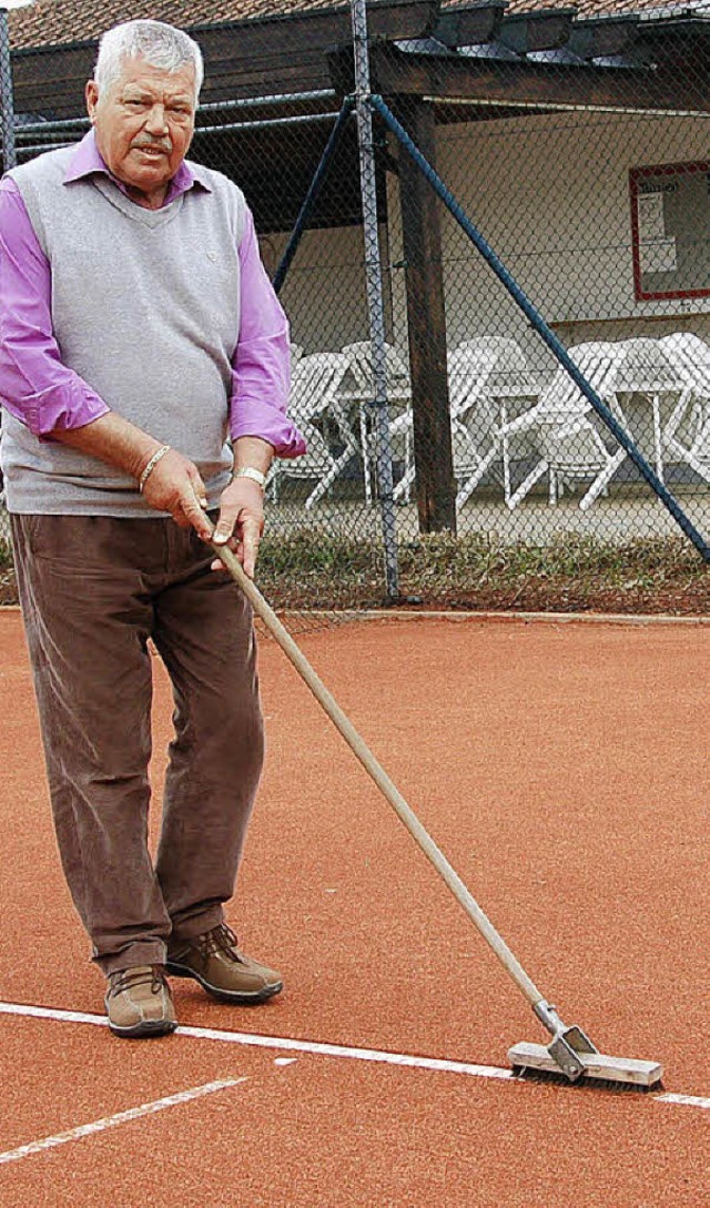 Heinz Dunajski hat die weien Linien fest im Blick.    | Foto: Beck