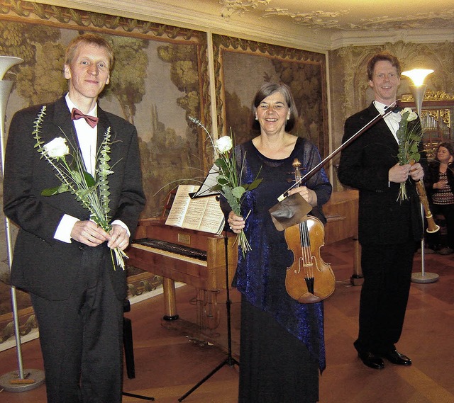 Mit Rosen und begeistertem Beifall bed...en- und Kegelstunde&quot; im Schloss.   | Foto: Bianca Flier