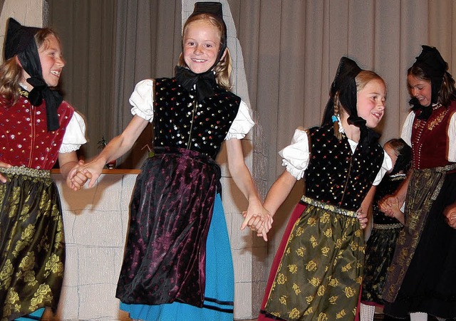 Viel Spa am Tanzen haben auch die Md...uppe der Trachtengruppe Todtnauberg .   | Foto: BZ-Archiv/Privat