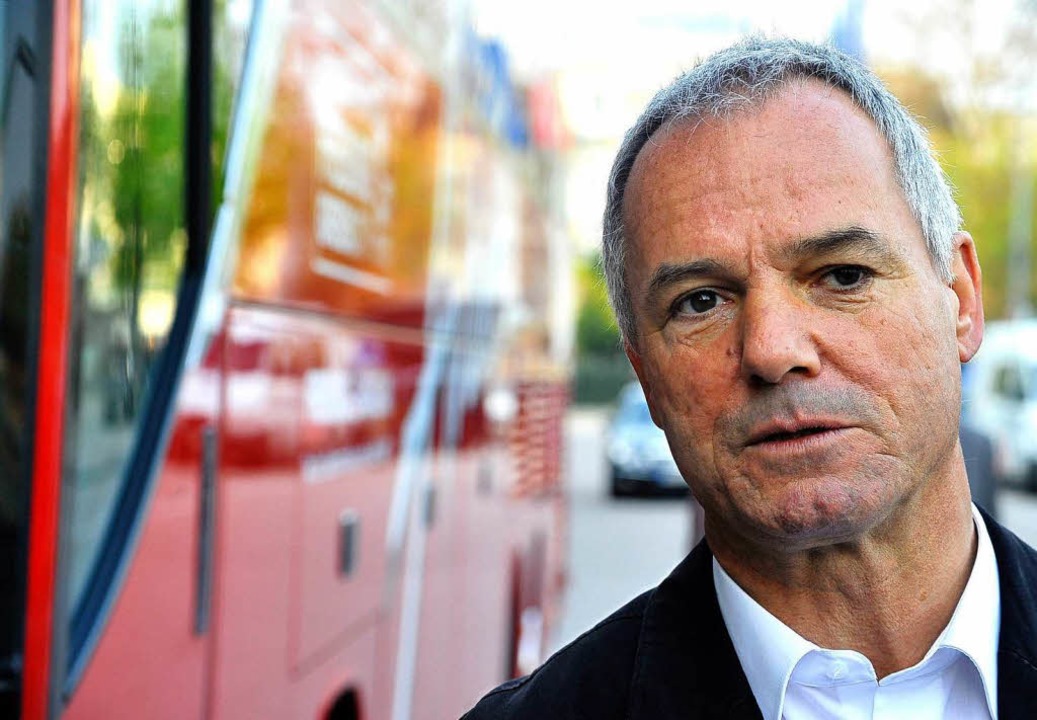 Bleibt immer cool: Hans-Peter Christoph lenkt den Bus um die halbe Welt.  | Foto: Thomas Kunz