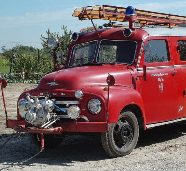 Oldtimerfreunde aus Wyhl wollen durch ...eins das alte Feuerwehrauto erhalten.   | Foto: Jrgen Schweizer