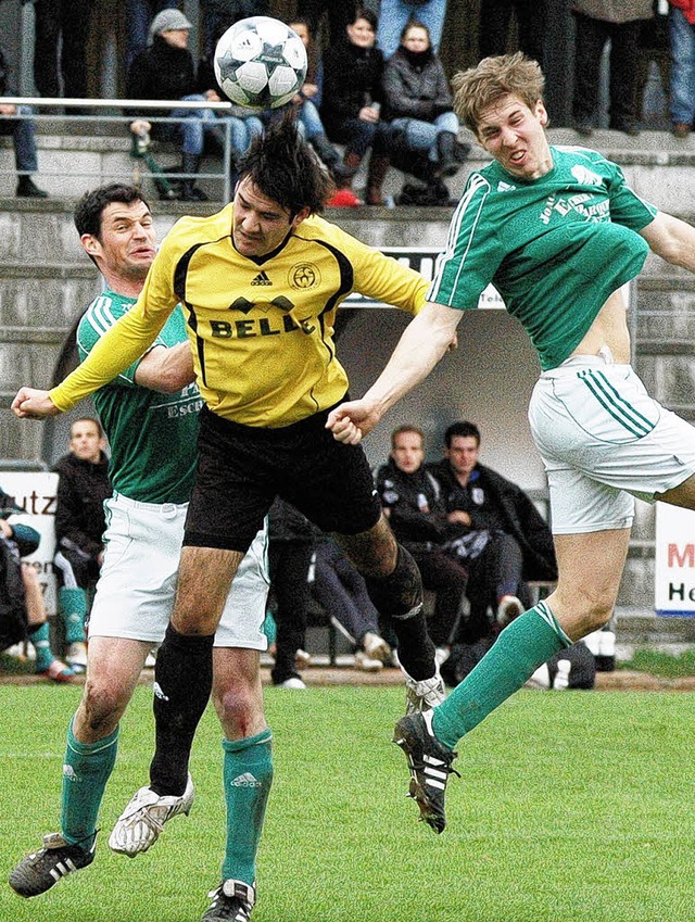 Wyhl  (gelbes Trikot) und Untermnster...n heies Kopf-an-Kopf-Rennen liefern.   | Foto: Claus Zimmermann