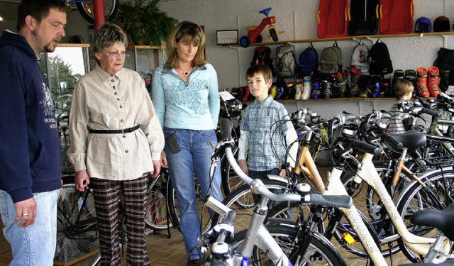 Marc Deters in seinem Second-Hand-Lade...Bikes &amp;Sports&#8220; in Eschbach.   | Foto: Sabine Model