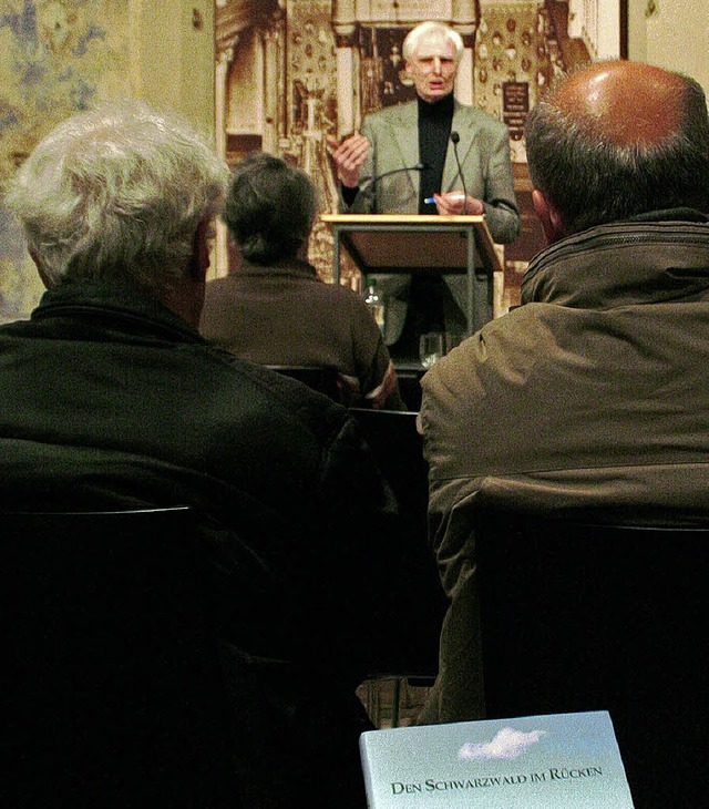 Hans-Joachim Fliedner bei der Lesung in der ehemaligen Synagoge Kippenheim.   | Foto: E. Sieberts