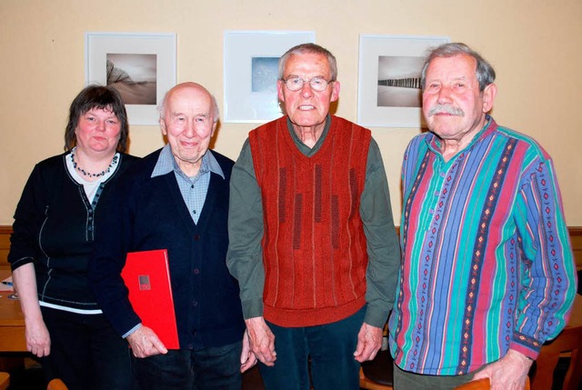 Die wiedergewhlte Vorsitzende Irmtrau...Flury und Gnter Schning (von links).  | Foto: Thomas Loisl Mink