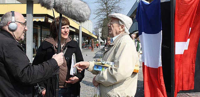 Der knstlerische Leiter der &#8222;Dr...en   Passanten zum Leben im Dreiland.   | Foto: julia jacob