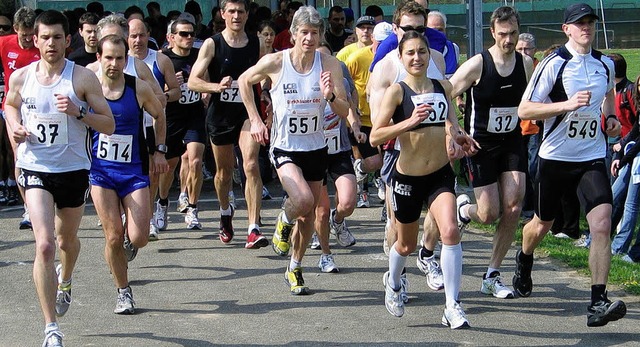 Der Rheinauenlauf fhrte erstmals ber...as Lochmann mit der Trikotnummer 551.   | Foto: Jutta Schtz