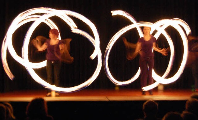 Zum fulminanten Hhepunkt des Programms gehrte die Licht- und Feuershow.   | Foto: Valentin Ade