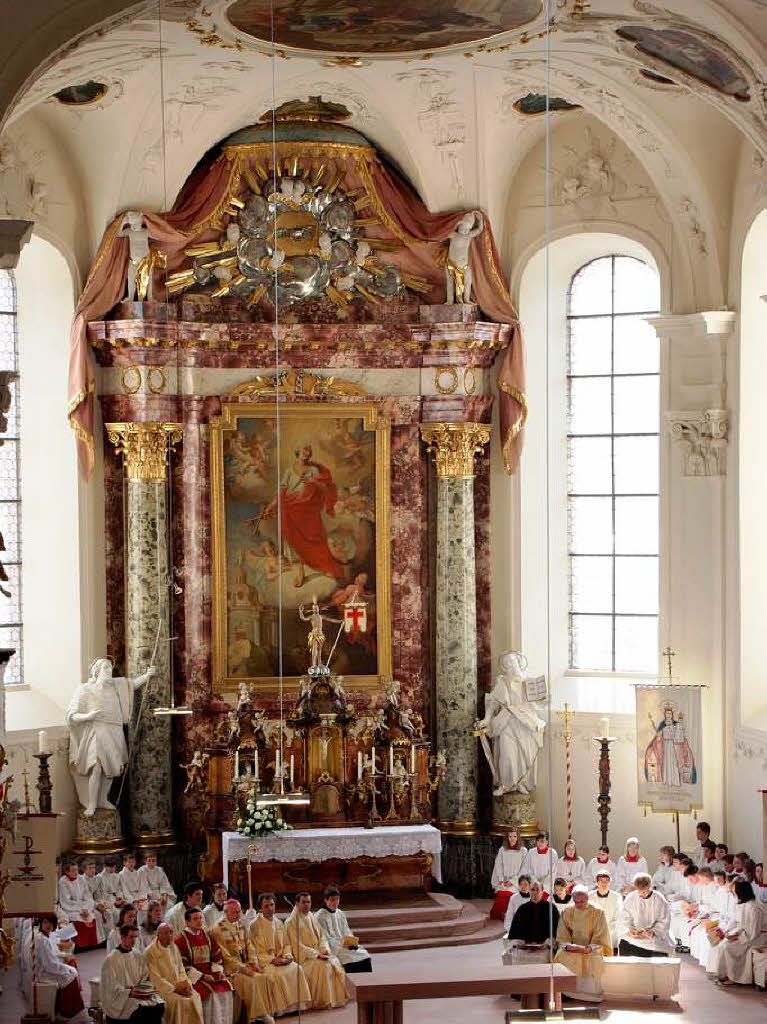 Blick in den Chorraum der Peterskirche beim Festgottesdienst