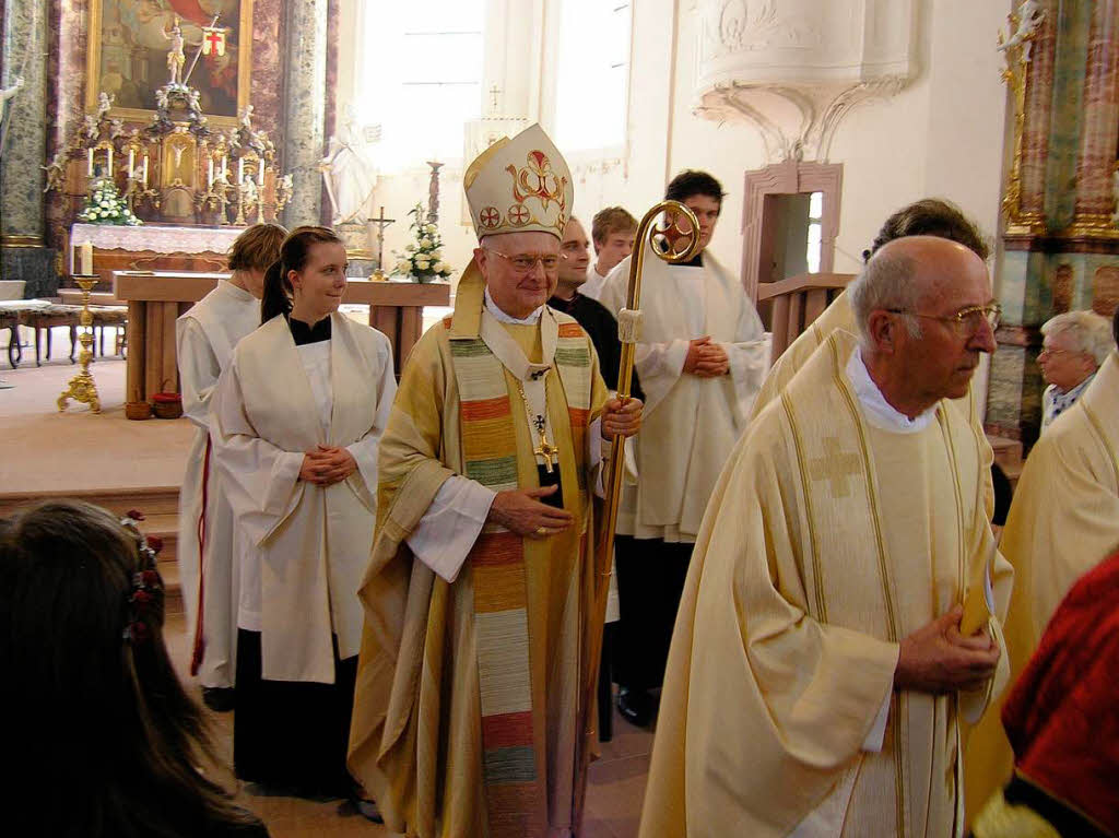 Auszug der Geistlichen aus der Kirche am Ende des Gottesdienstes.