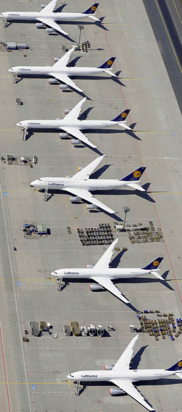 Von wegen ber den Wolken: Geparkte Flugzeuge am Flughafen in Frankfurt  | Foto: ddp