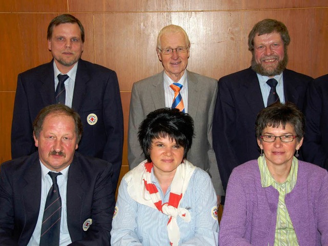 Der Vorstand des DRK-Ortsvereins Sthl... Ziegler sowie Kassiererin Gabi Wrth.  | Foto: Dietmar Noeske