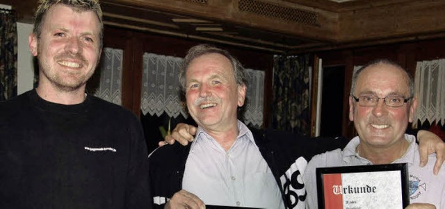 Der Vize-Vorsitzende Michael Spielberg...uler und Ernst Waldvogel (von links).   | Foto: Schle