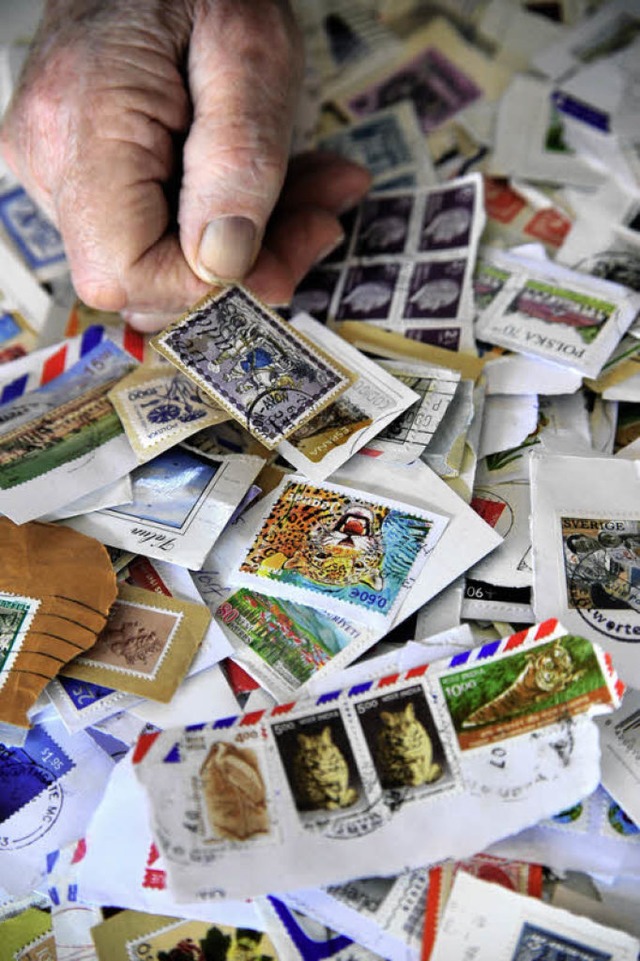 Manch ein Briefmarkenjger  hoffte auf unverhoffte Beute auf dem Whltisch.   | Foto: Thomas Kunz