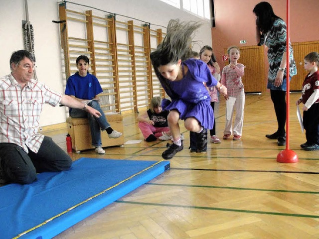 Auf dem Sprung: Koordination, Beweglic...tten die Kinder Spa an der Bewegung.   | Foto: Monika Weber