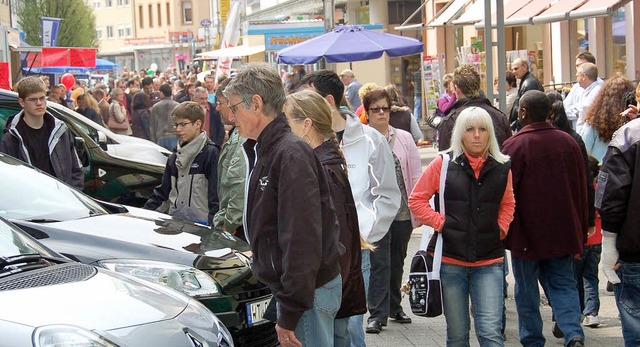 Frhlingsfest und verkaufsoffener Sonn...n fr eine gut gefllte   Innenstadt.   | Foto: Stefan Sahli