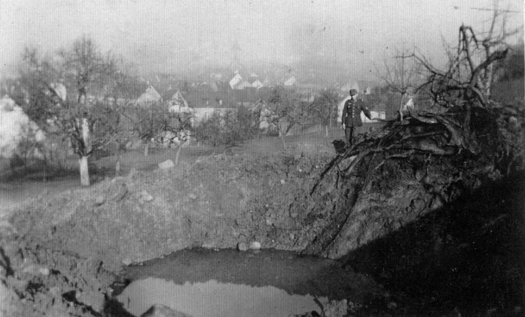 Einen riesigen Krater hinterlie eine Granate, die zum Kriegsende in Kandern am Hang oberhalb der Hammersteiner Strae einschlug.