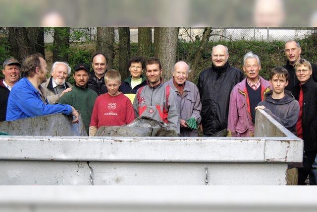 Helfer fanden Reifen und Klobrsten