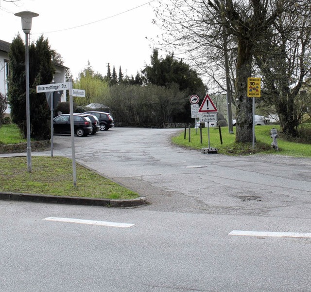 Im Zuge der Ausbauarbeiten wird die  E... Landesstrae   rechtwinklig angelegt.  | Foto: Wilfried Dieckmann