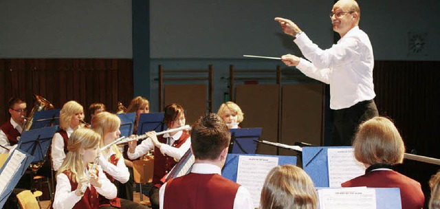 Dirigent Michiel Oldenkamp freute sich...ines Jugendorchesters in Malterdingen.  | Foto: Gerda Oswald