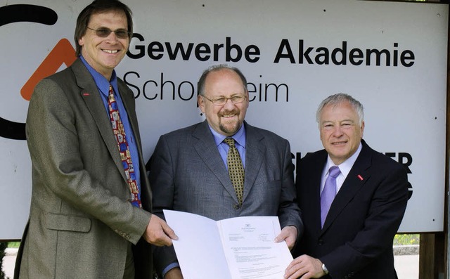Staatssekretr Richard Drautz (Bildmit... (rechts) und GA-Leiter Arno Baumann.   | Foto: privat