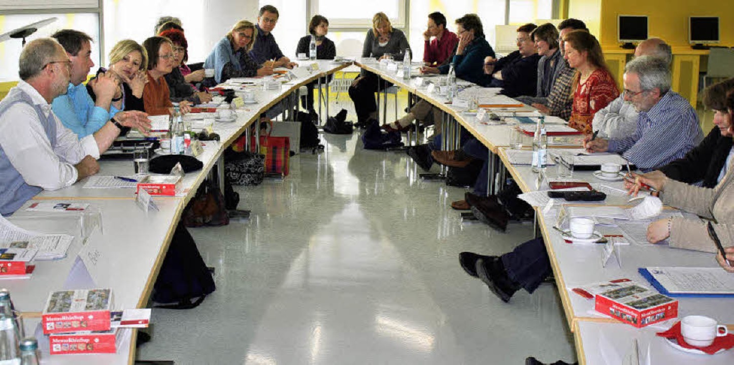 Geballte Kompetenz an einem Tisch: bei...urg in der Rheinfelder Stadtbibliothek  | Foto: Julia Jacob