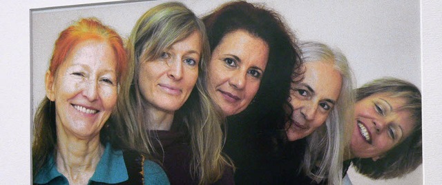 Das Bild &#8222;Fnf Frauen&#8220; von...Schopfheimer Sparkasse zu sehen sind.   | Foto: Georg Diehl