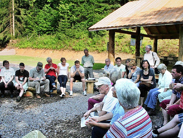 Nicht zufrieden sind die Anwohner mit ...(hier bei einem Treffen im Mai 2009).   | Foto: Karin Heiss