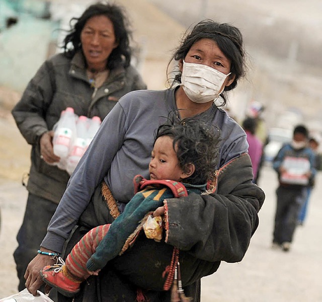 Sie wissen nicht wohin: Obdachlose in der chinesischen Erdbebenregion.   | Foto: AFP