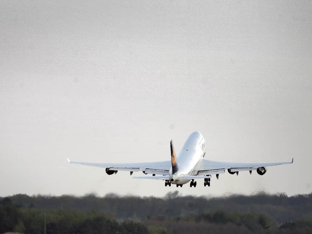 Abheben: In Baden-Wrttemberg wird das...nstrumentenflge um 12 Uhr aufgehoben.  | Foto: dpa