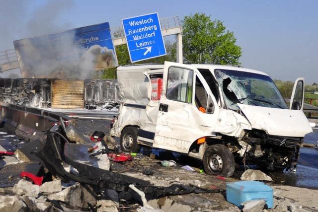 A6 Rauenberg: LKW durchbricht Leitplanke