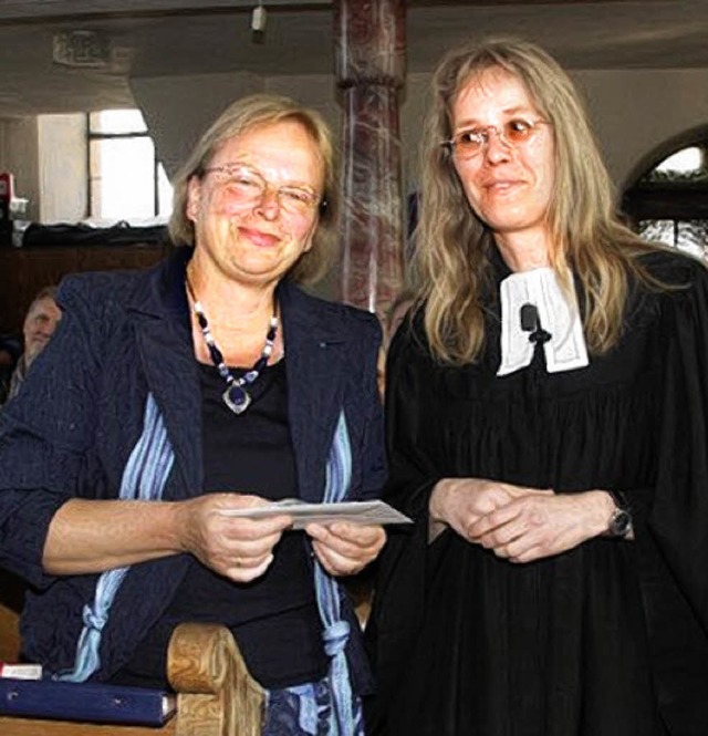 Dorothea Willunat (links) mit der Pfarrerin Renate Malter.  | Foto: Edeltraud Kublank