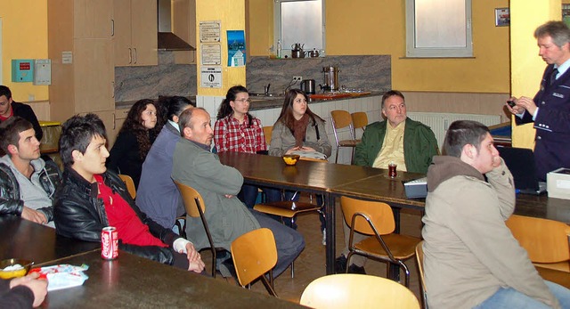 Walter Roth (ganz rechts) stt beim T...en Kulturverein auf groes Interesse.   | Foto: Frederick Vierhub-Lorenz