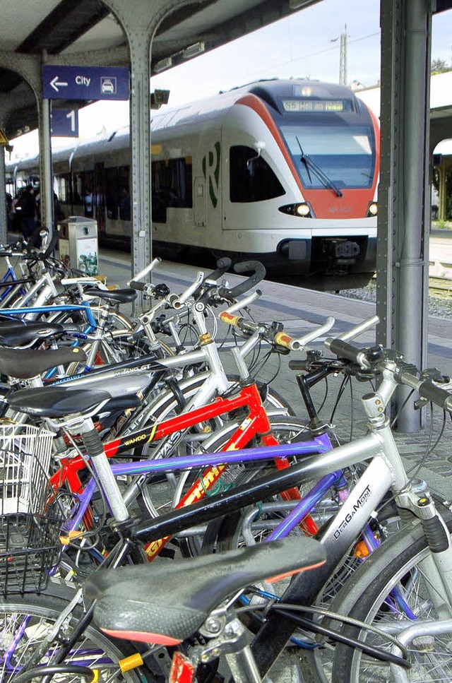 Bessere Abstellmglichkeiten fr Fahrr...spekt von vielen an der Velo-Station.   | Foto: Trenz