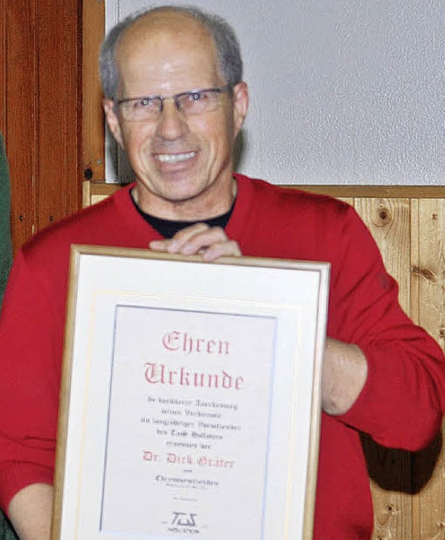 Dank fr  Einsatz: Dr. Dirk Grter ist...  Ehrenvorsitzender des TuS Hllstein.  | Foto: Privat