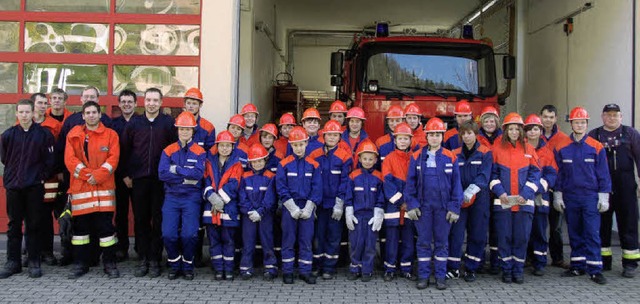 24 Mitglieder der Jugendfeuerwehren au... erfolgreich die Jugendflamme Stufe 1.  | Foto: Binner-schwarz