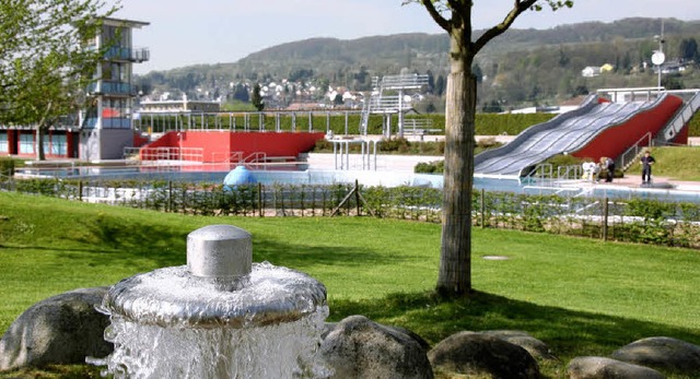 Das Parkschwimmbad wird derzeit fr die neue Saison fit gemacht.   | Foto: Nikolaus Trenz