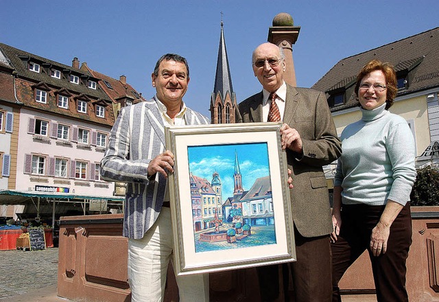 Gastgeschenk zum Zehnjhrigen: Johanne...igitte Zentis dankbar entgegennahmen.   | Foto: Gerhard Walser