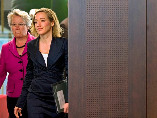 Bundesfamilienministerin Kristina Schr...ndesbildungsministerin Annette Schavan  | Foto: dpa