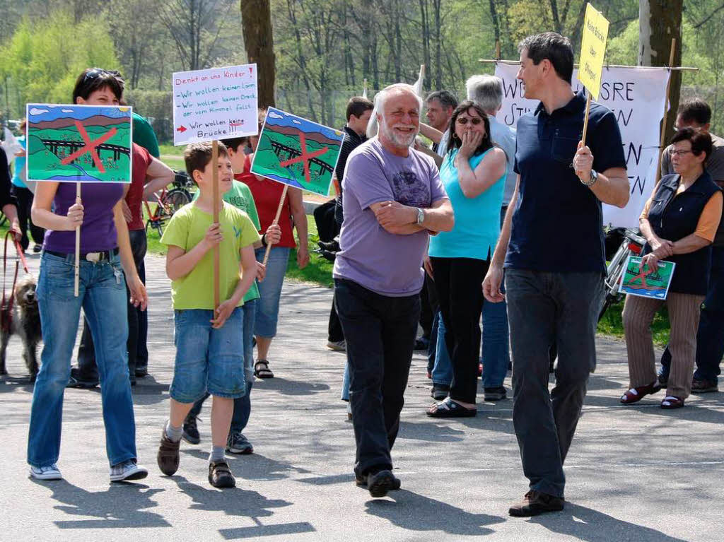 Mit Transparenten, Plakaten, Flugblttern und Sprechchren machten die Demonstranten auf ihre Anliegen aufmerksam.