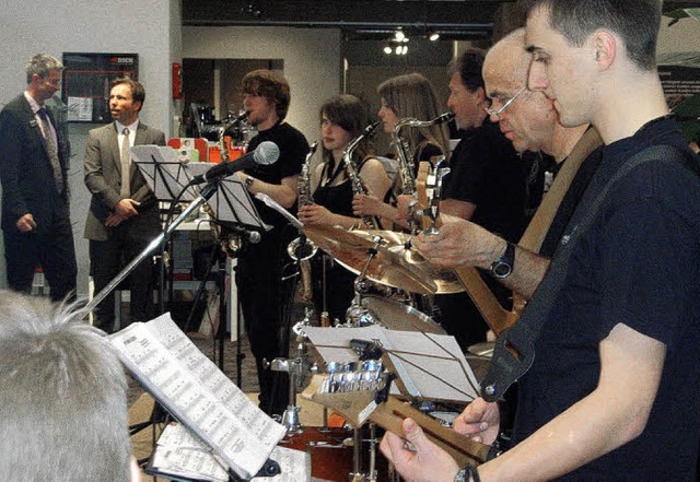 Die Jazzband der Jugendmusikschule ver... Ohren der Besucherinnen und Besucher.  | Foto: Christin Keller